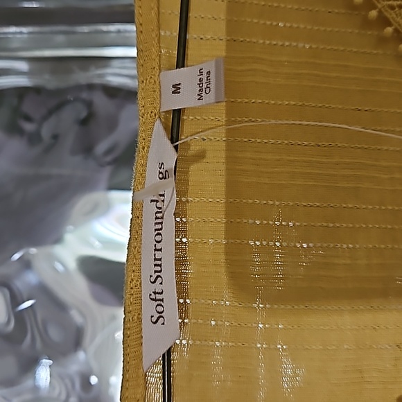 Soft Surroundings elevated V neck top w detailed collar & textured fabric Medium - Picture 6 of 9